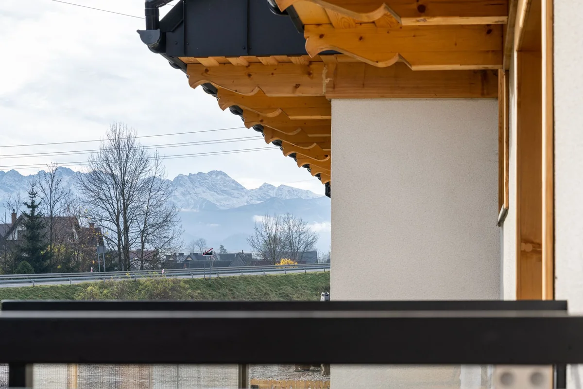 Panorama Tatr widziana z balkonu apartamentu